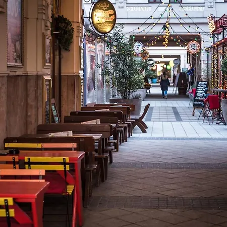 Deluxe Gozsdu Court *