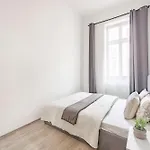 Deluxe Gozsdu Court *